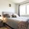 Modern Home - King Bed - Garage - Long Stays