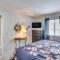 Large Balcony with View Lakefront Osage Beach Condo - Osage Beach