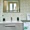 PortaTorre Suite, a Charming apartment in the Heart of Como, Free Private Parking, Air Conditioning & More! - Комо