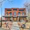The Brick House-Walk DT or U of A- 3 Suites - فايتيفيل The Brick House-Walk DT or U of A- 3 Suites - فايتيفيل