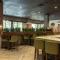 Hotel Zessa Orange County Airport, a DoubleTree by Hilton