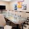 Hotel Zessa Orange County Airport, a DoubleTree by Hilton