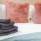 Bright Modern Suite - Netflix - WiFi - Long Stays