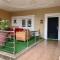 Modern 2BDR Apt - 247 power supply, Porch, Wi-Fi,Kitchenette & 5 mins DRV to Airport