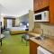 Holiday Inn Express Hotel & Suites Bryan-Montpelier, an IHG Hotel - Holiday City