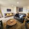 Executive, Spacious & Modern Home, 8 Beds!