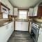 Lovely Caravan With Decking And Free Wifi At Valley Farm, Essex Ref 46610v - Great Clacton