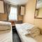 Lovely Caravan With Decking And Free Wifi At Valley Farm, Essex Ref 46610v - Great Clacton