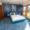 Luxury Mountain Mansion Huge Pool, Sauna, 7000sqft