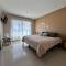 Casa Bon ubicada en Nueva Galicia residencial, es una propiedad completa al sur de la ciudad que te ofrece modernidad, espacio, tranquilidad, cuenta con 4 recamaras 3 baños completos y 2 cajones de estacionamiento privados