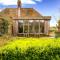 River Cottage by Big Skies Cottages