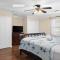 Gorgeous Near Beach Residence with Pool and Spa