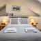 Oysterlow - A beautiful country cottage with estuary views and enclosed garden