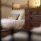 Oysterlow - A beautiful country cottage with estuary views and enclosed garden