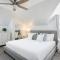 3 Bedroom 2 Bath House with Parking - 10 Guests