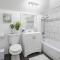 3 Bedroom 2 Bath House with Parking - 10 Guests - San Diego