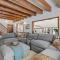 Maple Pine w Hot Tub Pool Table 3min to Mount Snow
