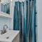 Spacious Getaway, Backyard & Parking - Sleeps 6