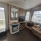 Meadow Lakes Caravan Golden palm