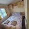 Meadow Lakes Caravan Golden palm