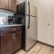Spacious 2BR Suite Plus Patio Near Iowa State - أيمز