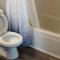Spacious 2BR Suite Plus Patio Near Iowa State - أيمز