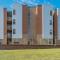 Spacious 2BR Suite Plus Patio Near Iowa State - أيمز
