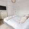 Shoreline Suite by Grandeur Property
