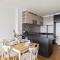 A Comfy 2BR Apt w City Views Near Southern Cross
