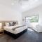 Sleek & Stylish Family Beach House ~ Near Junction