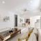 Sleek & Stylish Family Beach House ~ Near Junction