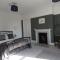 Spacious home, by Headingley Stadium, LGI, Leeds Arena, and the University of Leeds