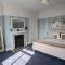 Spacious home, by Headingley Stadium, LGI, Leeds Arena, and the University of Leeds - Headingley