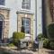 Spacious home, by Headingley Stadium, LGI, Leeds Arena, and the University of Leeds - Headingley