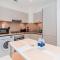 Inviting 2BR Apartment - Only 10 Mins to Downtown - Sobha Creek Vista Reserve - Dubaj