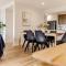 Spacious and Convenient - Azure Retreat