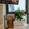 The Oceana - Beachfront 19F Ocean View Studio in Resort with Parking, Pool, Neflix - Gold Coast
