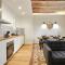 Comfortable apartment next to Apolo theater
