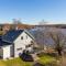 Flott moderne hus langs elven!