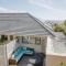 Echo friendly sunny contemporary garden flat