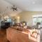 Craftsman Cottage With Hot Tub Near Beach