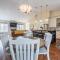 Craftsman Cottage With Hot Tub Near Beach