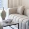 Spacious Balcony, 1BR, Pool, Full Kitchen at JVC - Dubaj