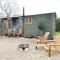 Hidden Gem Luxury Shepherd Hut - Pea Pod - Wymbyshe