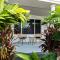 Just minutes driving to the Beach, Amazing Pool - Hallandale Beach