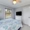 Riverfront Colonial Beach Home with Private Beach! - 科洛尼尔比奇