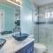 Riverfront Colonial Beach Home with Private Beach! - 科洛尼尔比奇