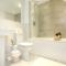 Alpha Properties 1 - Luxury One Bedroom within a Shared Four Bedroom House with Free Parking, Fast Wifi, SmartTV with Netflix