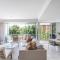 Heart of Sunshine, Spacious Apt with Pool & Garden