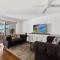 Noosa Tropical Beach Retreat ~ Walk to Everything